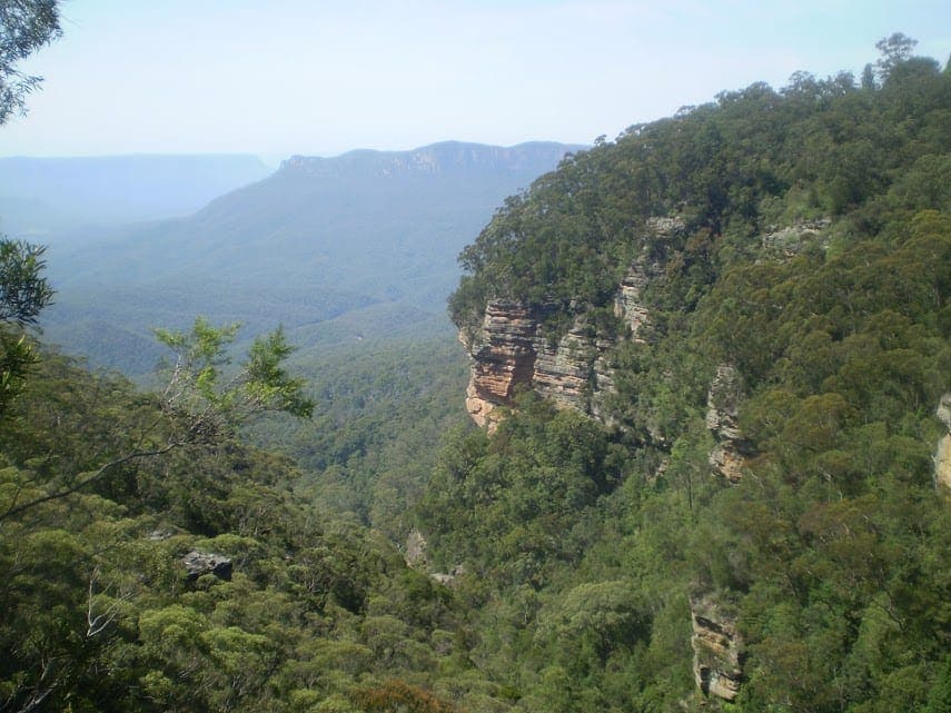 design2photo | Leura Dardenelles Pass: Hiking the scenic Leura Dardenelles Pass.